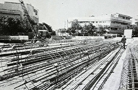 כיכר דיזנגוף בשלבי הקמה. 7,000 מ"ק בטון