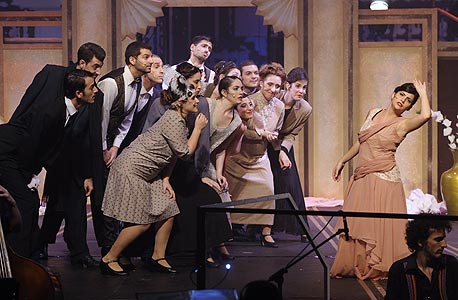 "מצחיקונת", בית צבי. הפכה את סטרייסנד לכוכבת