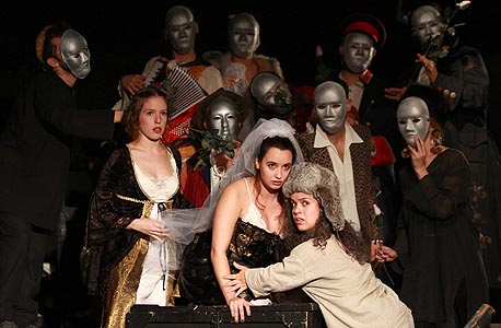 "בשפל", ניסן נתיב. פרשנות חדשה לגורקי