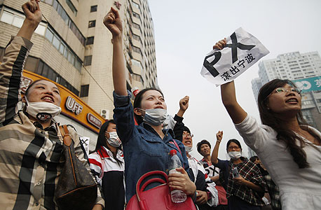 מפגינים בסין, צילום: רויטרס
