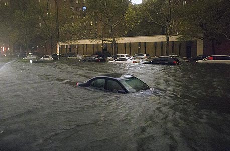 ניו יורק לאחר הוריקן סנדי.  "סיכונים סביבתיים הופכים אזורים מסויימים לבילתי מתאימים לביטוח", צילום: איי  פי