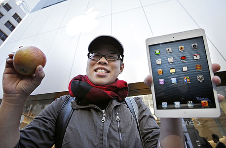 הלקוחות אוהבים את אפל, המשקיעים מודאגים, צילום: בלומברג