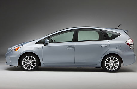 טויוטה פריוס V. בכל מחיר טויוטה פריוס V. בכל מחיר