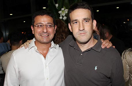 רועי ורמוס (מימין) ורונן טוב. אחד אדום אחד צהוב רועי ורמוס (מימין) ורונן טוב. אחד אדום אחד צהוב