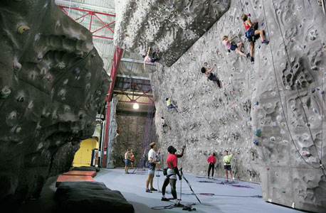 צ'לסי פירס. קומפלקס ענקי הכולל גם קיר טיפוס צ'לסי פירס. קומפלקס ענקי הכולל גם קיר טיפוס