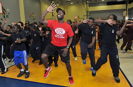 ניו יורק ספורט קלאב. מגוון אימונים, מקיקבוקס ועד יוגה ניו יורק ספורט קלאב. מגוון אימונים, מקיקבוקס ועד יוגה