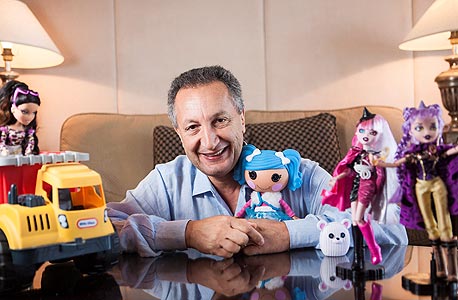 אייזיק לריאן מנכ"ל ענקית הצעצועים בראץ. "אנחנו רוצים ליצור גיוון, לא כמו ברבי"