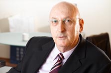 לחברה בורסאית קל יותר לעשות עסקים במזרח. חיים שפריר, יו"ר תפנית תקשורת