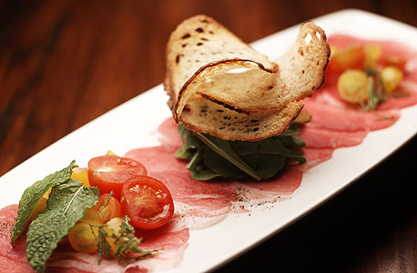 Trellis, ארה"ב. קרפצ'ו טלה Trellis, ארה"ב. קרפצ'ו טלה