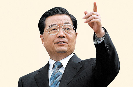 וון ג'יה־באו, ראש הממשלה היוצא של סין. טען כי לסין אין כלכלה מאוזנת
