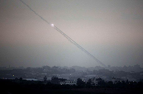 ירי טיל לעבר ישראל, צילום: איי אף פי