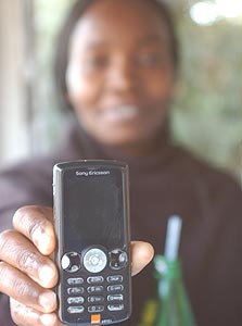 כיוון שאין תשתית שמאפשרת שימוש במחשבים - הטלפונים הסלולרים מחליפים אותם באפריקה, אריק הרסמן cc-by