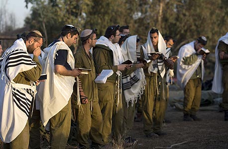 חיילים דתיים על גבול עזה, צילום: איי אף פי