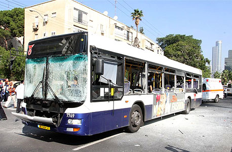 האוטובוס שנפגע מהפיצוץ בתל אביב