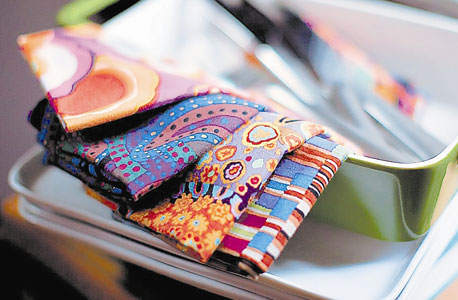 מפיות בדוגמת פייזלי. 33.5 שקל