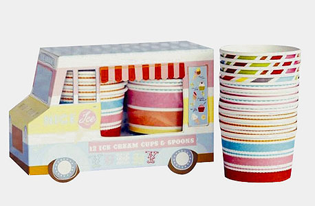 "אוטו גלידה" עם 12 כוסות נייר. 13 דולר