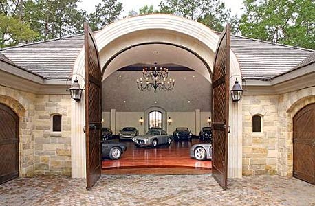 אולם תצוגה למכוניות אולם תצוגה למכוניות