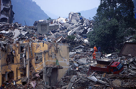 הריסות עיר בסין, כתוצאה מרעידת האדמה שפקדה את המדינה ב-2008