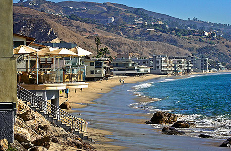 הבית משקיף על האוקיינוס