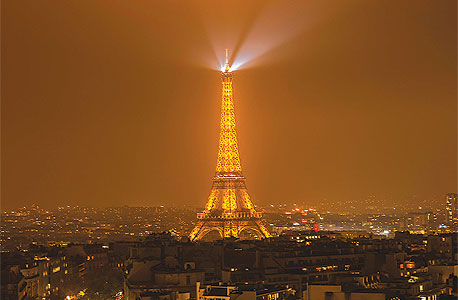 עיר האורות, אבל פחות: רחובות פריז יוחשכו בלילה