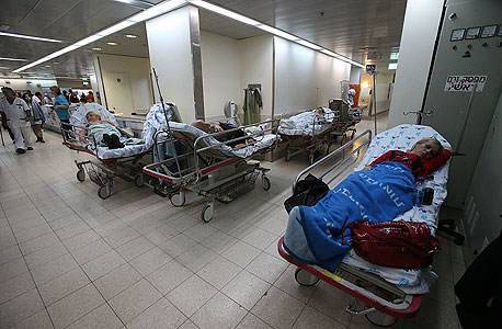 עומס בבית חולים (ארכיון), צילום: מאיר אזולאי 