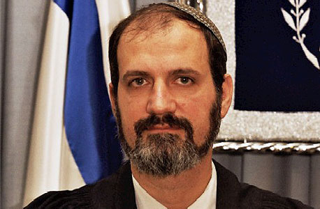 השופט קליין. "מה גדולה הבושה"