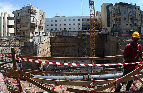 אתר בנייה של מגדל פרישמן 46  ב תל אביב    , צילום: עמית שעל 