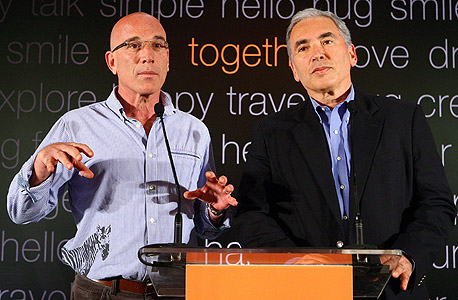 אבנר (מימין) ובן דב במסיבת העיתונאים עם כניסתו של בן דב לחברה. "הדומיננטיות שלו לא התאימה לי", צילום: אוראל כהן