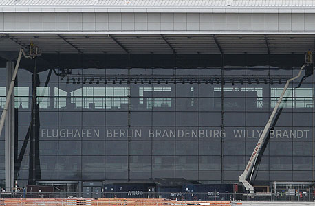 שוחד לקבלנים ומחדלי בטיחות בנמל התעופה החדש של ברלין