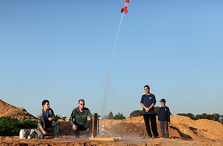 שמות ההורים: שביט ויורם רטר. שמות הילדים: אלון (18) ואייל (15) תחביב משותף: בניית משגרי רקטות