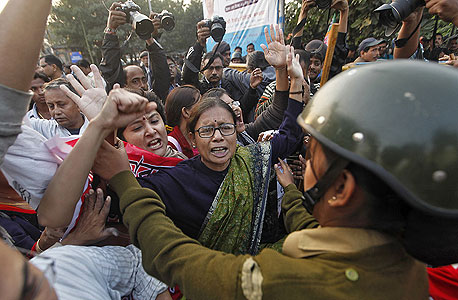 הפגנה בהודו במחאה על מכת מקרי האונס במדינה 