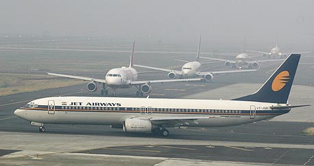 חברות התעופה של הודו מבקשות סיוע חירום של מיליארד דולר