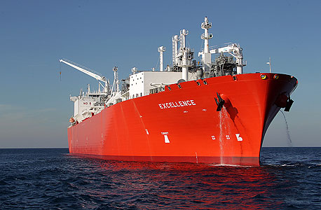 אונייה הנושאת גז נוזלי מול חופי ישראל