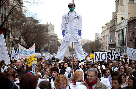 מפגינים בספרד, צילום: אימג