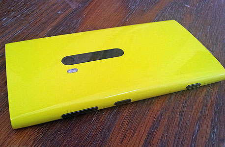 סמארטפון בלונדיני. Lumia 920, צילום: ניצן סדן