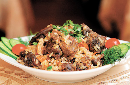 דדה. פלוב - אורז מבושל עם בשר עגל ושבעה תבלינים ארומטיים (56 שקל)
