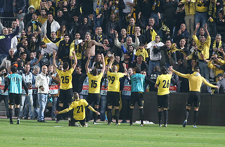 היציע בטדי. אין צורך לשגר את אוהדי בית"ר לחלל בשביל לאכוף את חוק הגזענות במגרשי הספורט