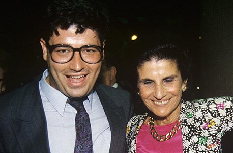רני רהב הצעיר עם לאה רבין, 1989. פינטו: "בכל דבר אני שואל את עצמי מה הוא היה מחליט, ומתנהג אותו הדבר" 