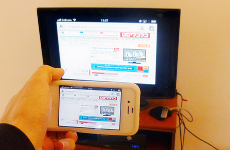 שיקוף מסכים מלא מהאייפון למסך - בעזרת אפל TV, צילום: עומר כביר