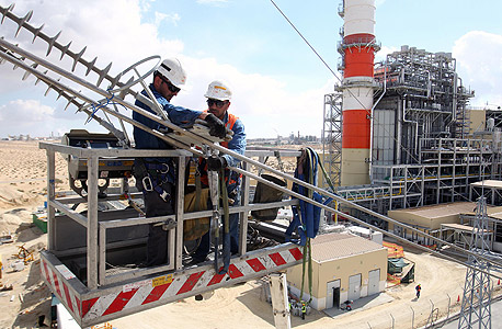 עבודות בתחנת כוח של חברת החשמל, צילום: יוסי וייס דוברות חברת החשמל 