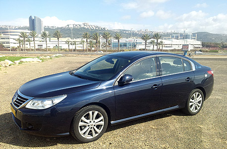 רנו לאטיטוד רנו לאטיטוד