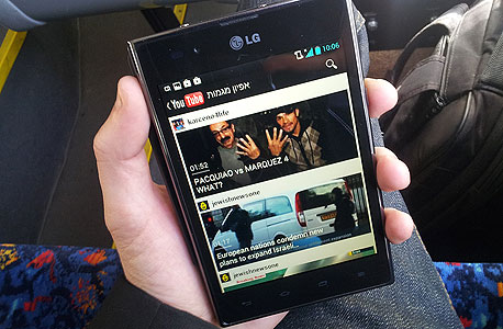 LG סמארטפון אופטימוס VU פאבלט, צילום: ניצן סדן