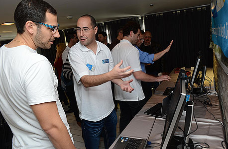 הדגמת יכולות זיהוי תנועה במחשבים באירוע שערכה אינטל בישראל