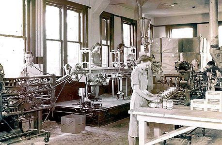 מפעלי פריגו באלגן, מישיגן ב־1945. רוב התושבים עובדים בחברה