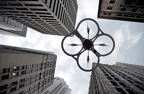 AR.Drone, צעצוע ב־300 דולר שהוא מזל"ט צילום שקט שמגיע לגובה 122 מטר 