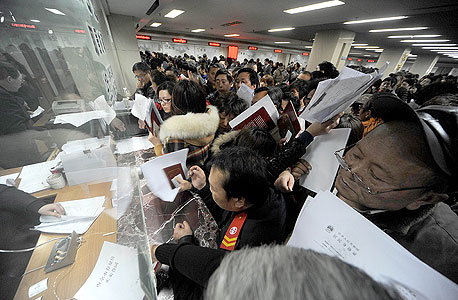 סינים מוכרים נכסים בעקבות שמועה על מס חדש, צילום: אימג