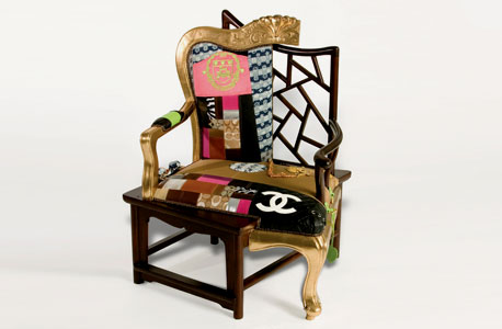 כיסא Fake Chair שהזניק את יאנג לתודעה העולמית. עבודות בעשרות אלפי יורו