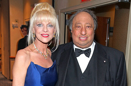 ג'ון קטסימטידיס ואשתו מרגו