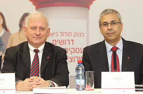 מנכ"ל בנק הפועלים ציון קינן (מימין) והיו"ר יאיר סרוסי (ארכיון), צילום: אוראל כהן