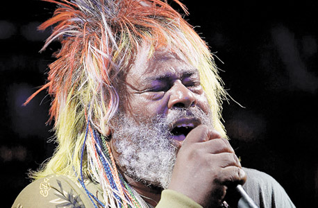 ג'ורג' קלינטון. ממתין מאחורי הקלעים ג'ורג' קלינטון. ממתין מאחורי הקלעים